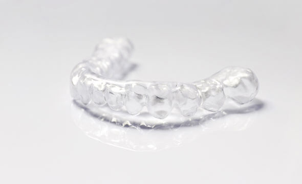 Unsichtbare Zahnschiene von Invisalign® bei Schneid & Schneid Zahnerhaltung in Augsburg