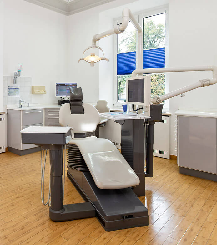 Behandlugszimmer der Zahnarztpraxis Zahnerhaltung Schneid & Schneid in Augsburg